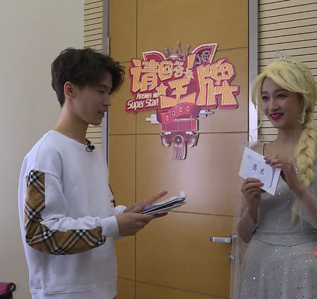 关晓彤:关晓彤教艺考的学弟怎么复习,不敢当着镜头说,接下来的话太真实了