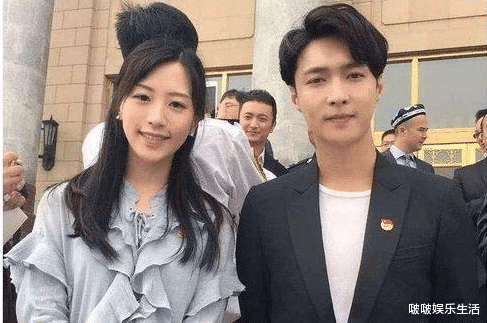 「杨幂」人民大会堂里明星相，杨幂超迷人，看到周星驰的样子好想哭