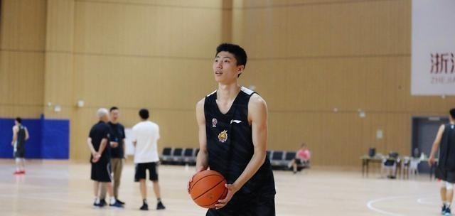 #中国男篮#下一个丁彦雨航？中国男篮教父打造锋线新星 20岁小将让人期待