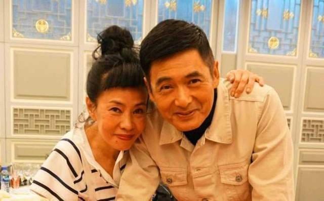 [周润发]周润发这么完美的老公，36年前余安安为何坚决跟他离婚？