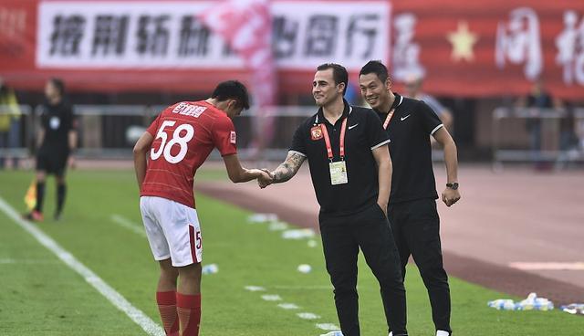 『广州恒大』恒大新星陨落，一个赛季前曾被寄予厚望，现在沦落到无球可踢