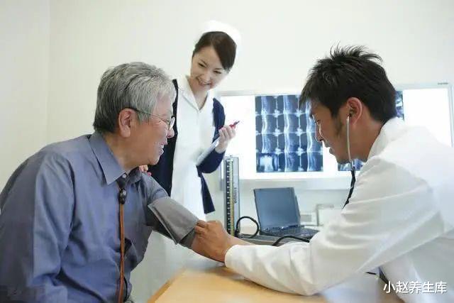 尿毒症:一家三口查出尿毒症,需终身透析,提醒:2件事惹的祸,不知克制