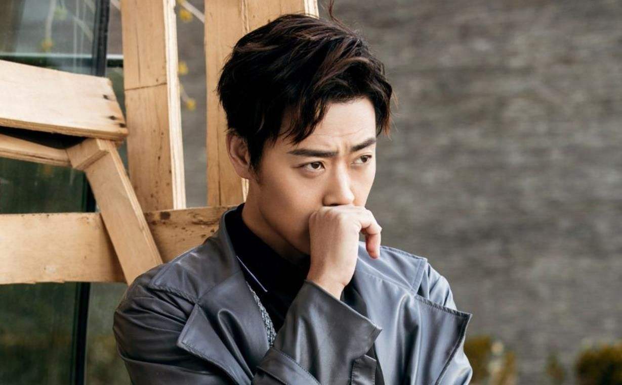 亮剑@凭“亮剑”走红,因拍戏被炸伤眼睛失明,如今成为最年轻影帝!