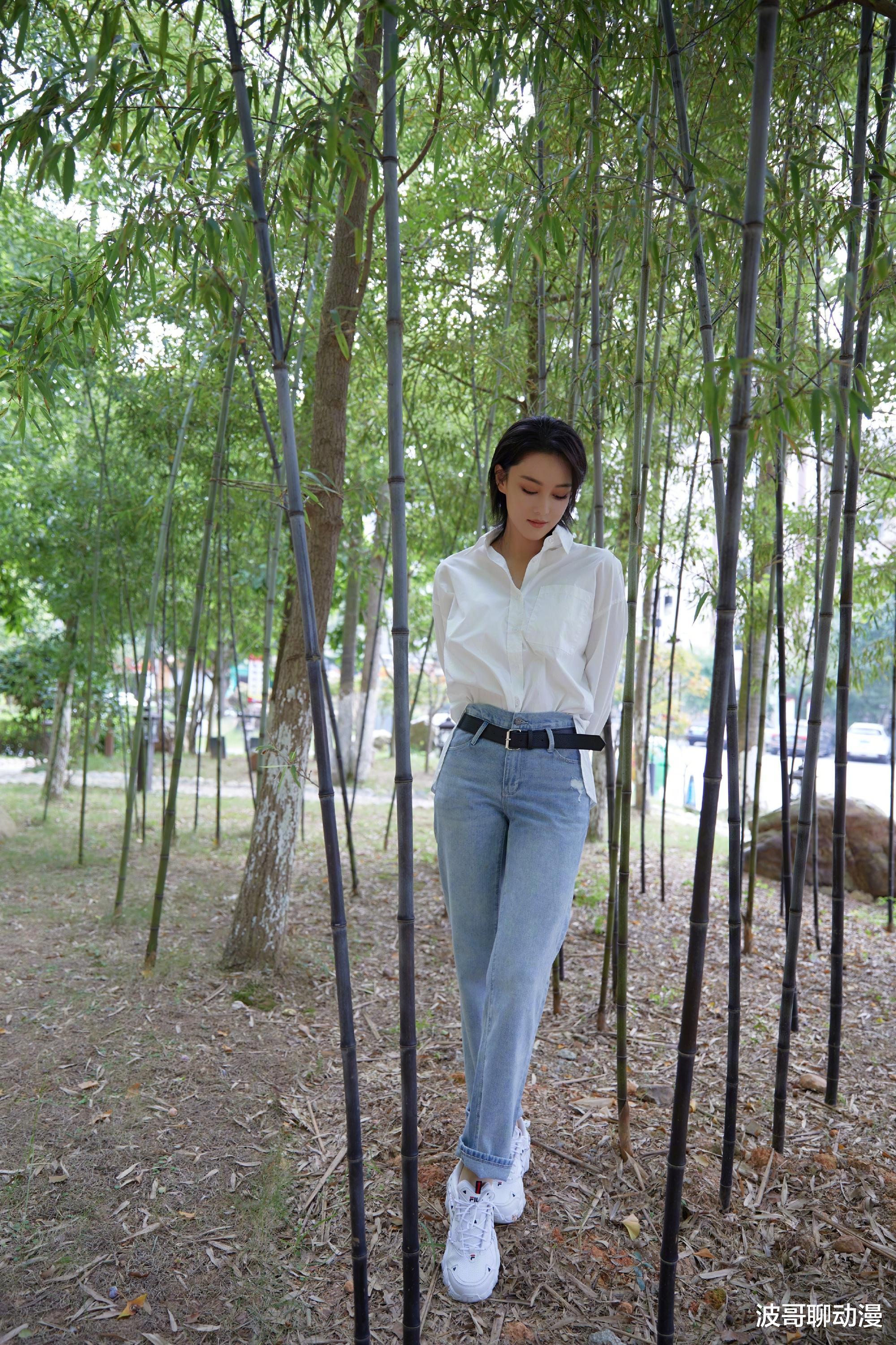 张馨予|张馨予才是气质美人!短发配白衬衫清爽又减龄,网友:太撩了!