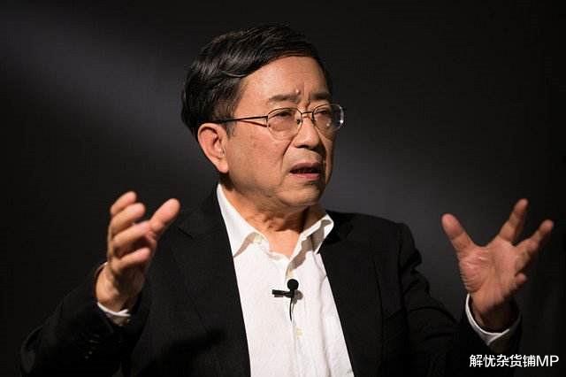 余秋雨|余秋雨曾火爆一时，如今为何那么多人骂？王朔：真得骂他一个傻X