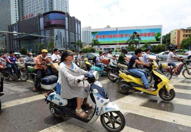 #电动车#又一电动车“新规”实行，被抓到直接罚500，交警：但愿你没有！