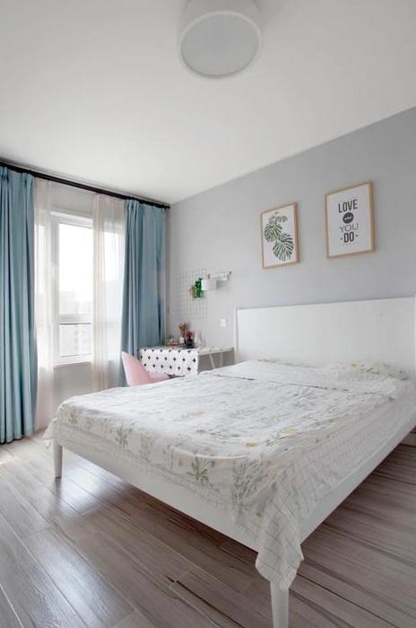 ##他家不买书桌,直接在客厅砌半堵墙,完工后邻居都说明智,晒晒