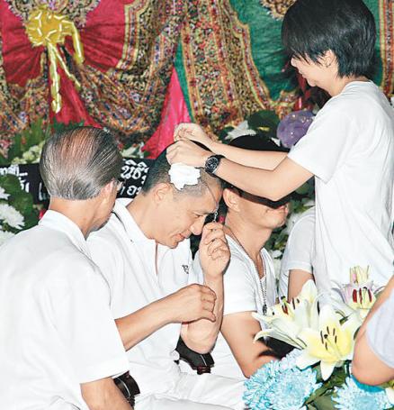 『刘嘉玲』收梁朝伟入室，舒淇、刘德华跪拜的白龙王，为何至死不见刘嘉玲？