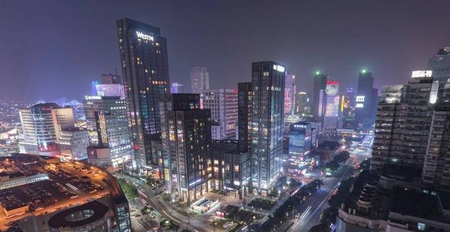 宁波：宁波“最具活力”的广场，是购物者的天堂，旅行家的首选地
