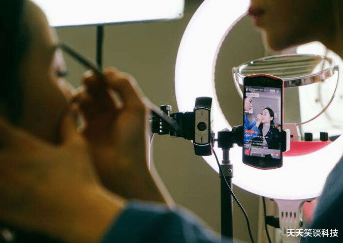 『电子商务』电商直播如此火热，到底是昙花一现，还是未来趋势？