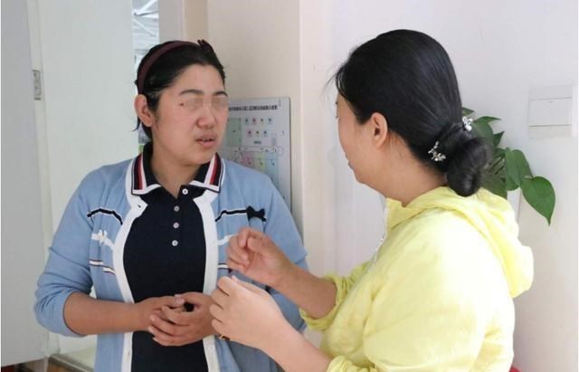 数学■我前面有4人后面6人，共几人？孩子回答11，却被老师扣5分