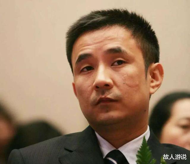 故人游说|他欠国内800亿，带明星女友和61亿逃亡国外，亲爹去世都不管