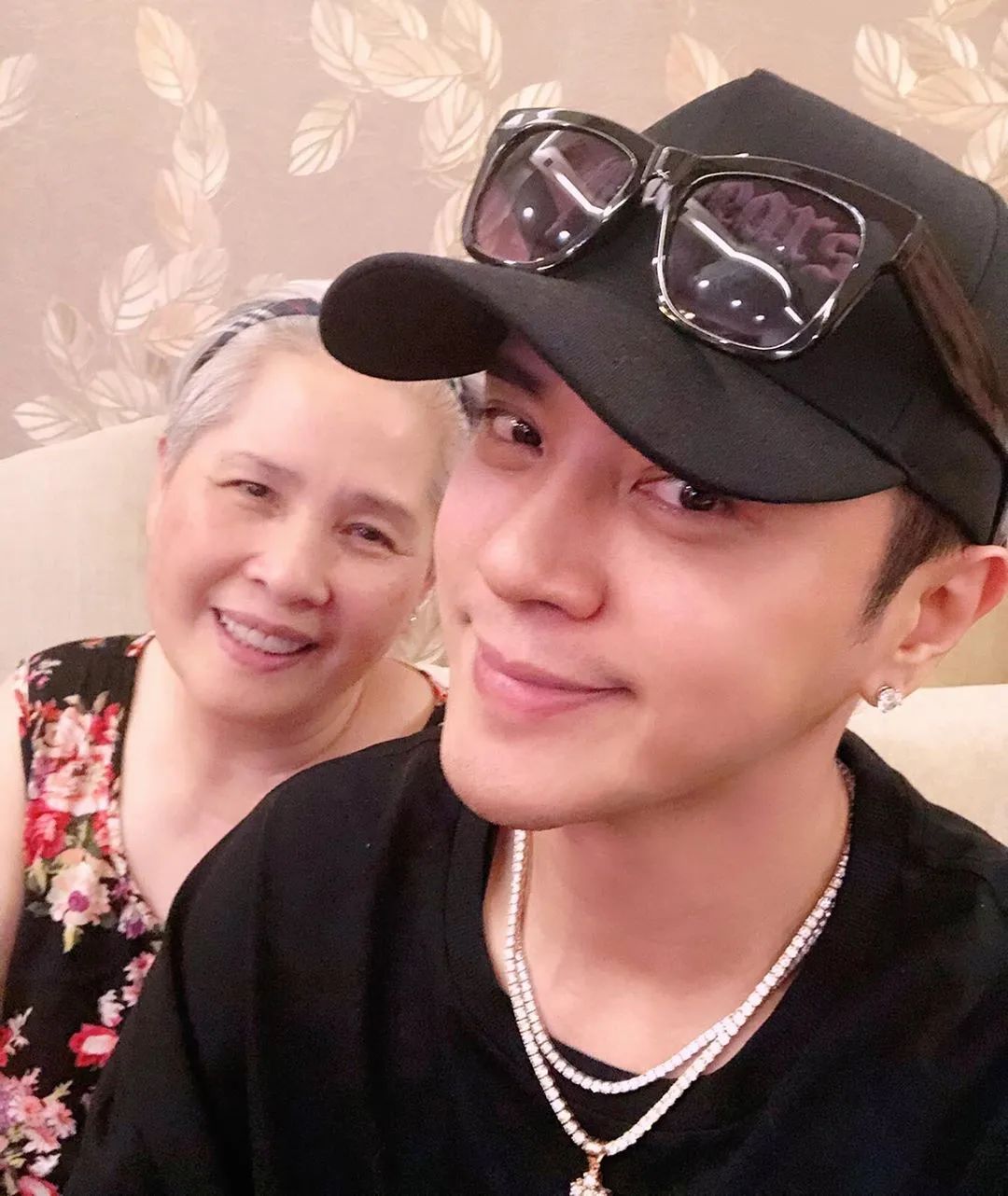 [罗志祥]罗志祥眼袋又大又黑，终于找到原因了，本色出演“空虚公子”