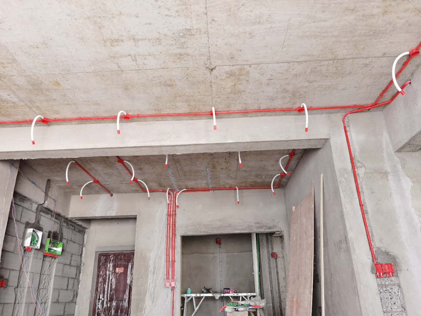 @电工和木工的施工纠纷，究竟谁对谁错