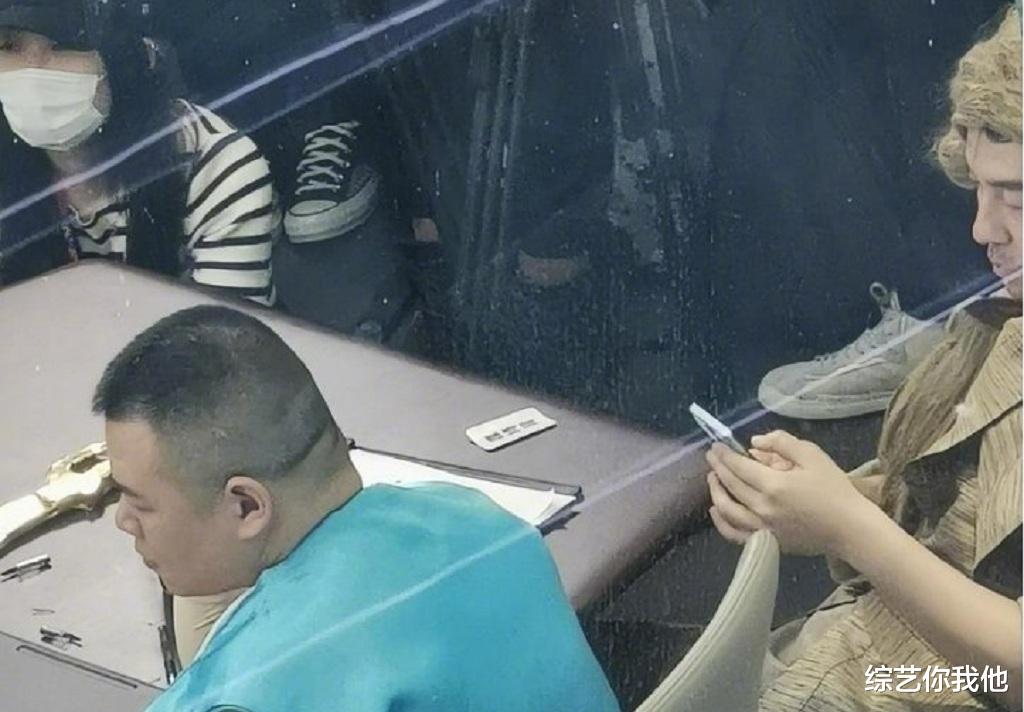 [邓伦]《极限挑战》众嘉宾做客薇娅直播间，颜值对比，邓伦才是最靓的仔