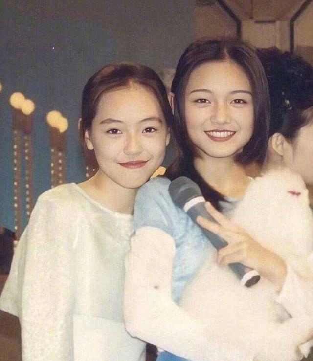 小S|小S一家基因稳赢大S！母女四人穿LV登顶流大刊，厌世脸太高级！