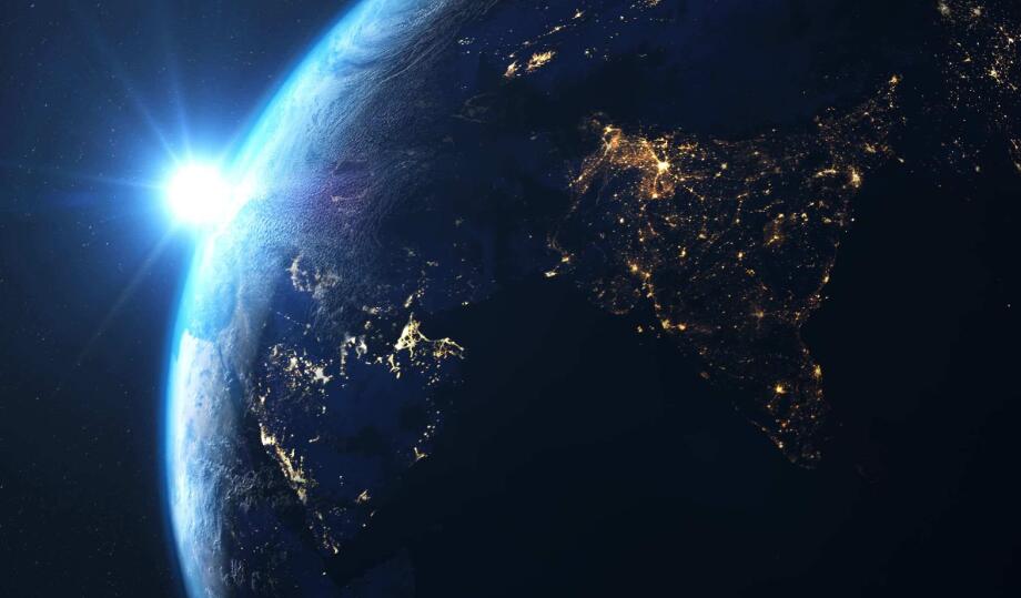 太空|地球在自转：直升机空中悬停12小时，是否会出现在地球另一边？