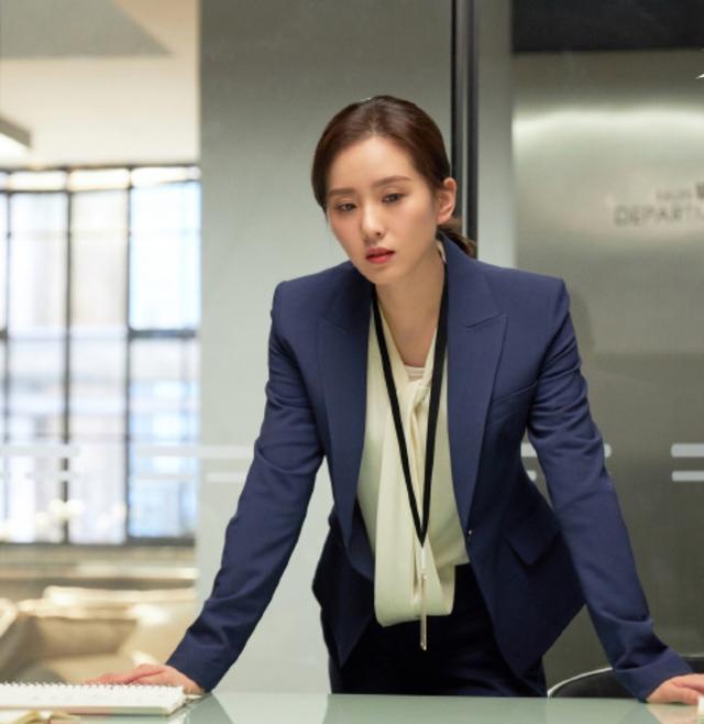 刘诗诗|刘诗诗的职场穿搭不算高级，但真的很值得学习