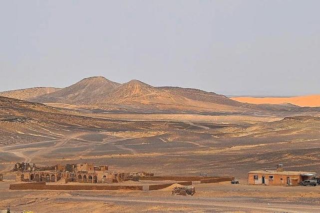 撒哈拉沙漠|撒哈拉沙漠有多深？如果挖空沙子下面有什么？