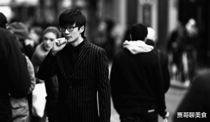 许嵩|国内唯一不混娱乐圈的男歌手，从不宣传演唱会，却场场一票难求！