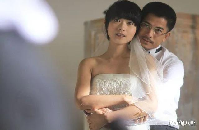 万茜|当万茜穿上龙袍礼服，皮肤蜡黄畏畏缩缩身材差，和范冰冰天壤之别