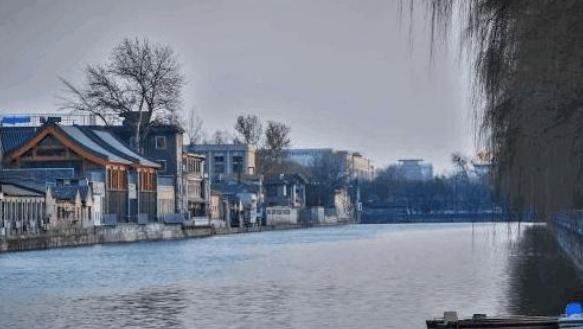 参观邓文迪在北京的豪宅，跟故宫只是一墙之隔，整个房子都是古董