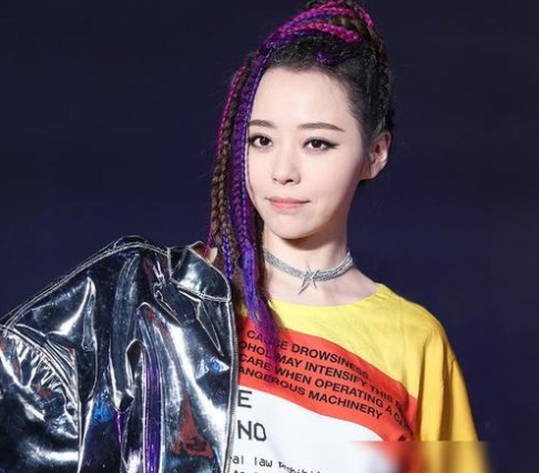 张靓颖|被冯珂当15年赚钱工具，如今张靓颖的“报复”堪称教科书级别