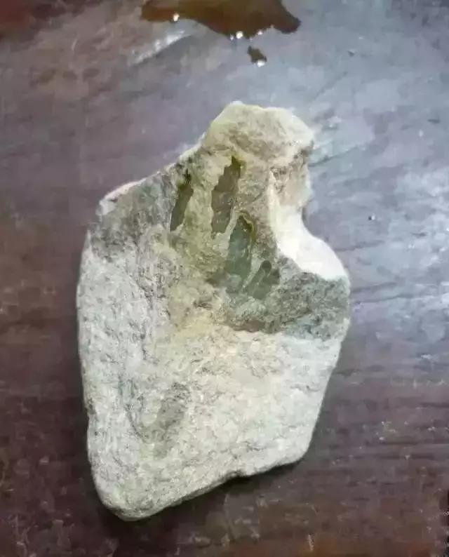 [蜜蜡]天然形成的一块翡翠，却雕刻出一块无与伦比的翡翠。