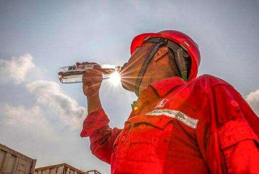 石油|石油价格急速下跌，美摆出脸色，无人敢购买，中国成为唯一买家？