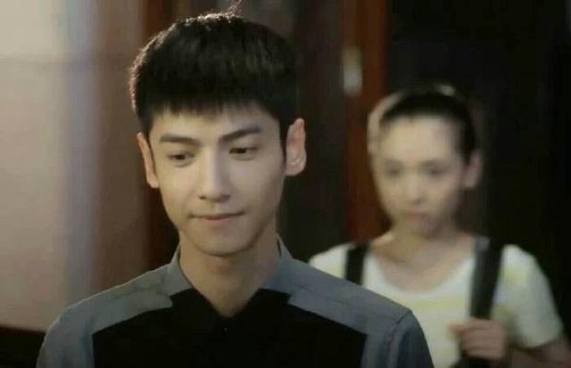 罗云熙▲豆瓣6.5分,剧情拖沓,角色脸谱化……罗云熙的颜值也拯救不了它