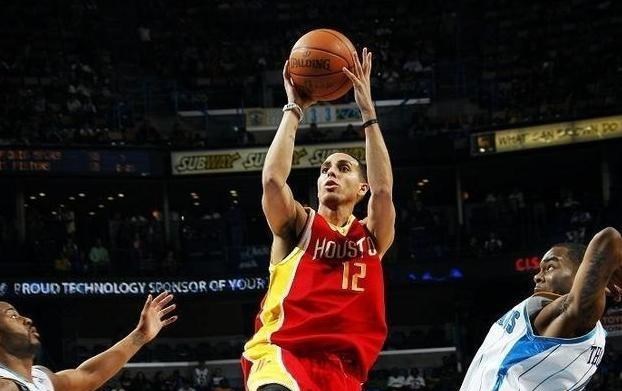 [火箭队]首秀就轰37+12！休斯顿球迷眼前一亮，3换4火箭队捡到宝！