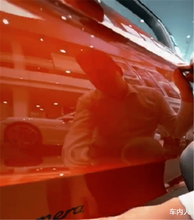 保時捷Panamera紀念版來襲，漆面價值就得6萬，一個拉花還得3500-圖4