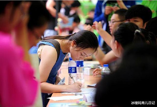 高考|422分进入三本院校，开学不到一周，学生：我的心态崩了