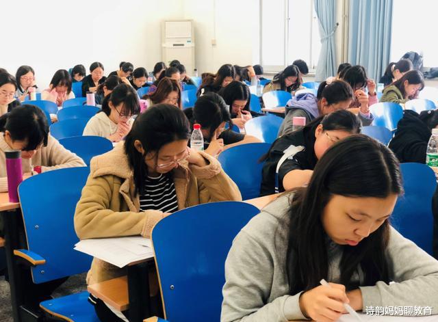 大学生|考生451分被三本录取，学费一年一万八，开学见到室友后，心态崩了