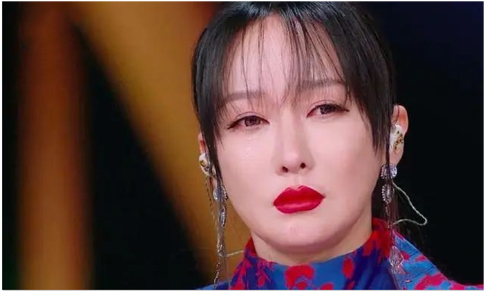 萨顶顶|36岁萨顶顶出镜，变妆后神婆变“玉女”，网友：早这样早红了