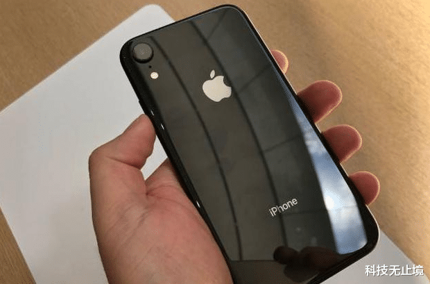「苹果」从6499跌至3799，最便宜苹果全面屏手机正式诞生，果粉：真香！