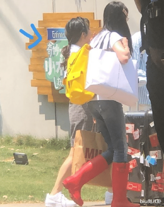 『谭松韵』谭松韵走出妈妈去世阴影，为出镜瘦到撑不起裙子，生图比郑爽还美