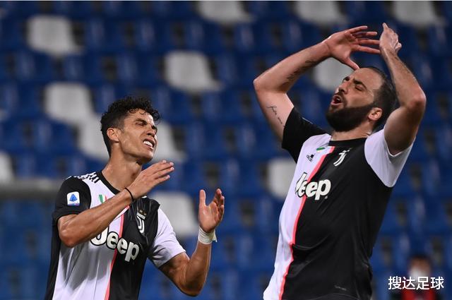 C罗|3-3爆冷后,C罗却意外收到2大惊喜:争冠对手崩盘,30岁神锋哑火