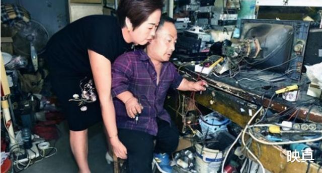 映真|1米7女子嫁1米“小矮人”，不办婚礼住13平小屋，后来过得怎样？