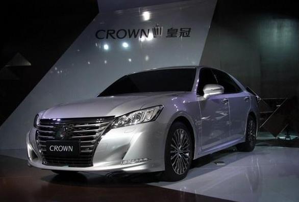 丰田皇冠|全车顶级牛皮，宁愿降价也不停产，从90万降价到23万！