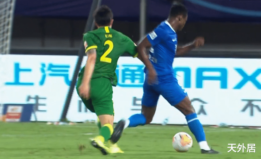 国安|巨大争议!国安最后1秒推人+手球逃点球,裁判拒看VAR遭质问