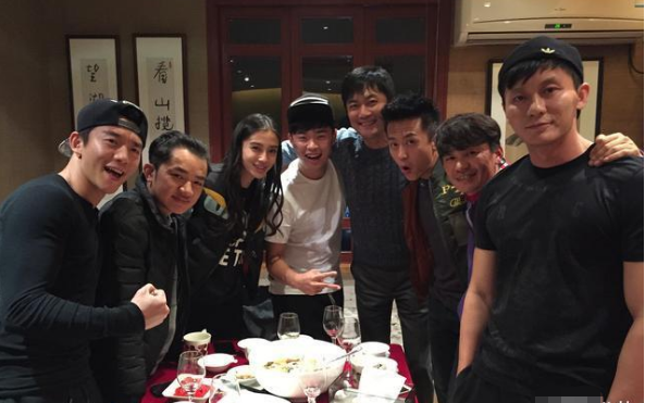 『郑恺』郑恺结婚半个娱乐圈送祝福，鹿晗的缺席陈赫的敷衍，曝光跑男真实关系
