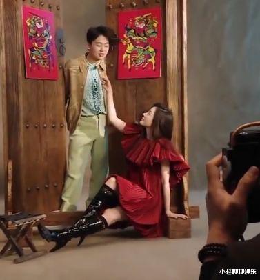 张天爱|张天爱整个身体压在郭麒麟身上,谁注意到郭麒麟的反应了,网友:反应太快了!