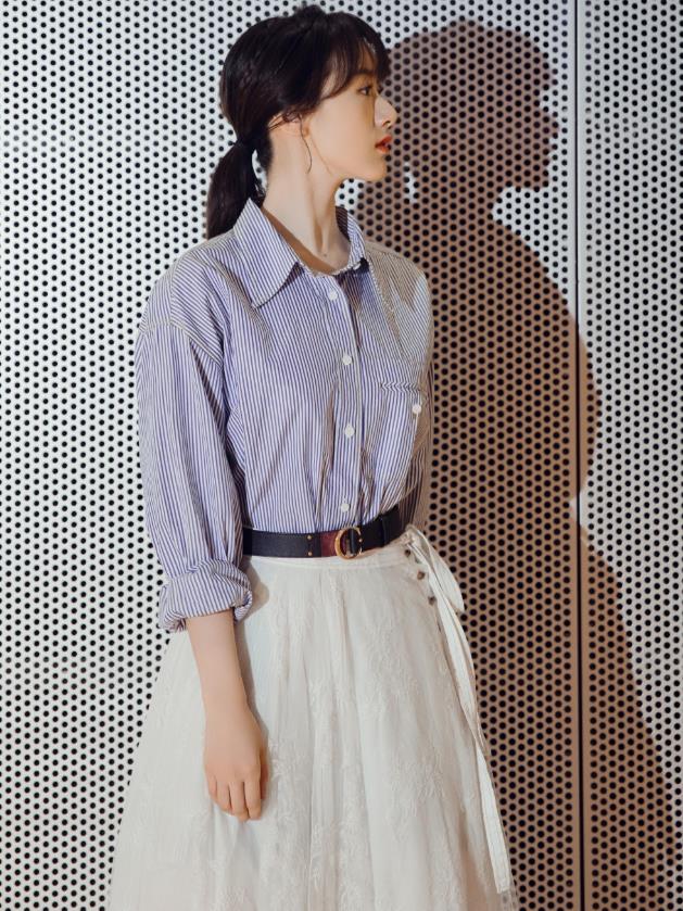 爱情公寓|曾是《爱情公寓》中无亮点的龙套，靠《琉璃》逆袭，28岁已成顶流