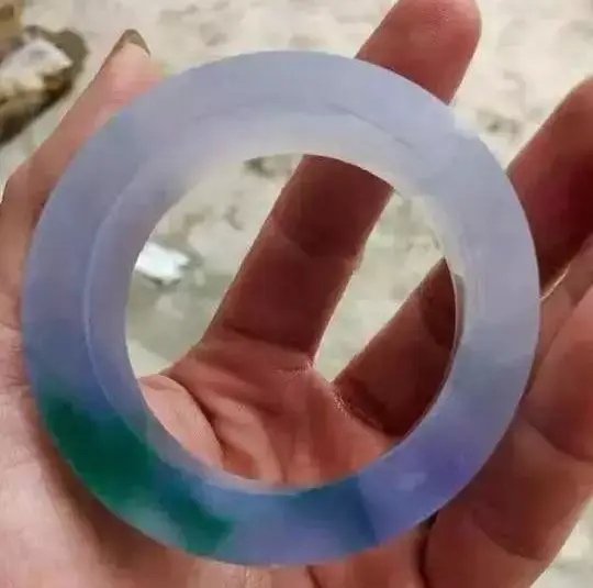 「翡翠」底价180万欧元的公盘明星大料,一刀切出稀有的四彩翡翠