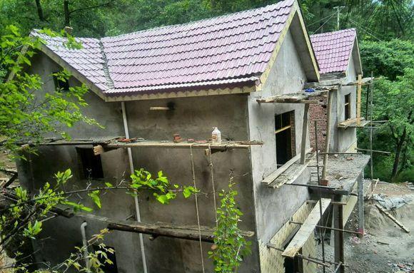 父亲用我的30万建房, 瓦贴的歪歪扭扭, 面砖太丑, 房子完工后我想哭