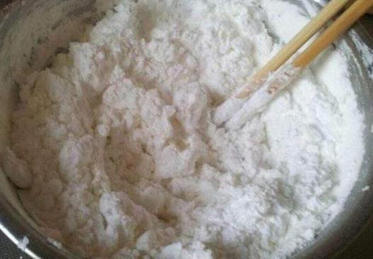 馒头@蒸馒头别只会酵母和白糖!多加一点它,10分钟发满盆,馒头还香软