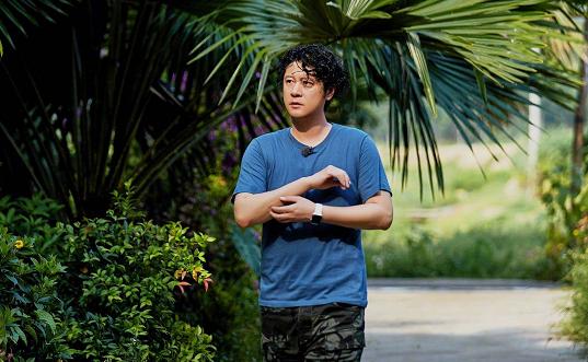 任重|任重拍戏一个月暴瘦20斤，看到减肥前后的对比照，实在令人敬佩