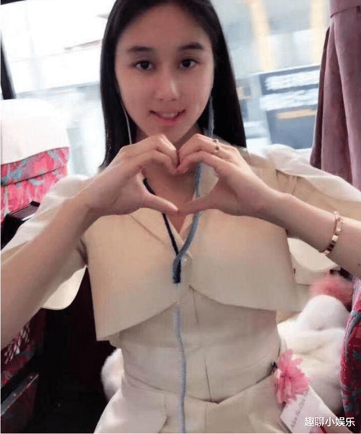 何鸿燊|何鸿燊78岁才生下她,是赌王最小的女儿,一出生就拥有700亿