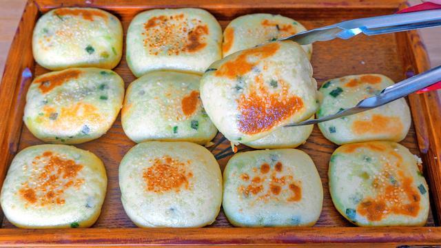 「面粉」玉米面百吃不厌的做法，开水烫一烫，蓬松柔软不塌陷，凉了也好吃